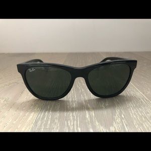 Ray ban black wayfarer style